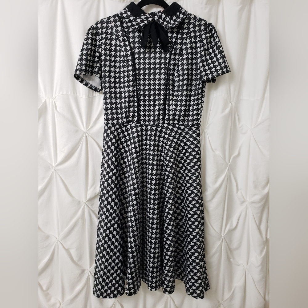 Jeanic by Unique Vintage 1950s Black & White Houndstooth Mockneck Dress Sz M
